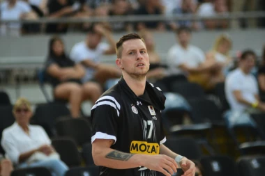 OTKRIVENO ZAŠTO SE PONITKA SUKOBIO SA NAVIJAČEM! U pitanju je Poljakova ŽENA!