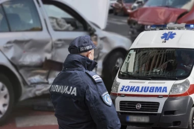 ŽENA POGINULA U DIREKTNOM SUDARU! Detalji stravične nesreće kod Kruševca - Četvoro ljudi povređeno, vozač uhapšen!