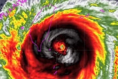 VETROVI DUVAJU I DO 350 KM NA SAT: Zastrašujuća oluja RASTURA Tajvan, broje se žrtve i povređeni (VIDEO)