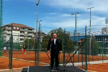 JAGODINA DOBILA NOVE TENISKE TERENE! Dragan Marković Palma: Grad je iz sopstvenih sredstava u iznosu od 13,5 miliona dinara finansirao izgradnju teniskog kompleksa