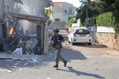 IZRAELSKI ČAMCI BOMBARDOVALI OBALU GRADA GAZE: Odzvanjale snažne eksplozije - stanovništvo u strahu!