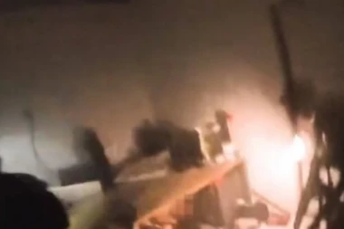 UBIJENE BEZ MILOSTI: Zastrašujući snimak RATNOG ZLOČINA Hamasovaca! Nisu ih zaustavili krici i jauci ranjenih vojnikinja (UZNEMIRUJUĆI VIDEO)