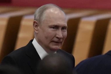 OBRAZ GA ODAO: Da li je ovo ključni dokaz da Vladimir Putin ima DVOJNIKA? Društvene mreže pale u trans zbog OVE SLIKE (FOTO)