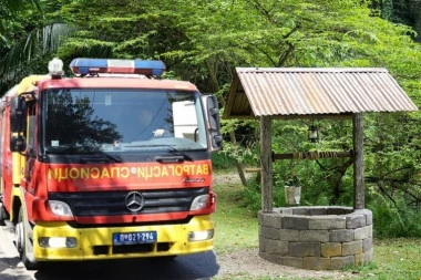 CRNO JUTRO KOD PARAĆINA: Vatrogasci je izvukli živu iz bunara, nesrećna žena preminula u bolnici