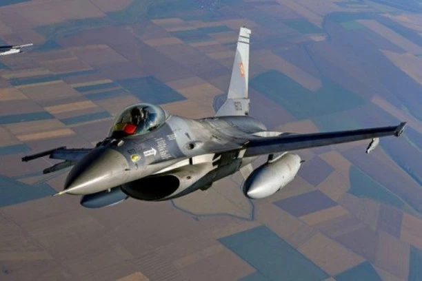 ŠTA JE SLEDEĆE? Amerikanci digli u vazduh prvi borbeni avion F-16 BEZ PILOTA