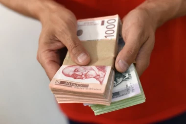 Srednji kurs sutra 117,23 dinara za evro