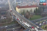 PREKO PLAVOG MOSTA AKO BAŠ MORATE! Ove saobraćajnice su od jutros kritične - mili se i jedva prolazi, formirane kolone! (FOTO)