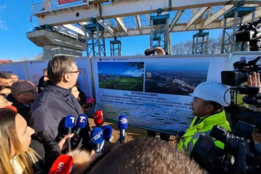 HOĆEMO DA POKAŽEMO NAJBOLJE LICE SRBIJE: Vučić nakon obilaska izgradnje vijadukta u Vrabsu zadovoljan: Nastavljamo da radimo još više! (FOTO)