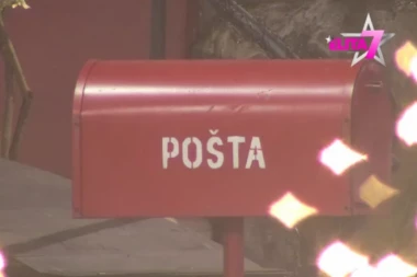 HITNO SE OGLASIO VELIKI ŠEF! UČESNICI ODMAH MORALI DA SE OKUPE U DNEVNOJ SOBI! Evo šta im je saopšteno! (FOTO)