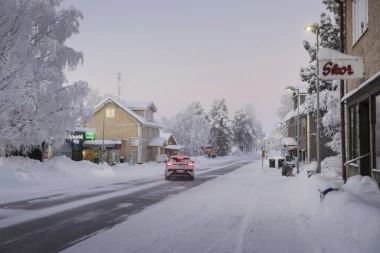 SNEG I LED OKOVALI SKANDINAVIJU! Polarna hladnoća izazvala haos: 4.000 domova bez struje, trajekti zaglavljeni, neprohodni autoputevi! (FOTO)