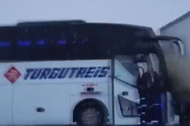 PRVI PRIZORI STRAVIČNE NESREĆE U TURSKOJ: U lančanom sudaru dva autobusa i kamiona ima nastardalih i povređenih! (VIDEO)