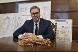 REČENO, UČINJENO! Aleksandar Vučić sat koji je dobio od predsednika Češke POKLONIO PRVOJ BEBI ROĐENOJ NA KOSOVU I METOHIJI! (VIDEO)