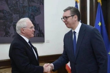 TAČNO U PODNE! Predsednik Vučić se sastaje sa Kristoferom Hilom!