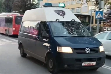 PUCNJAVA U KRUGU BOLNICE U TETOVU: Ima ranjenih u obračunu, policija traži napadače