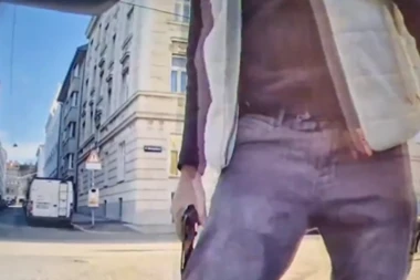 MLADIĆ (19) IZ BIH PRETIO PIŠTOLJEM VOZAČU! Drama u Beču, raskrinkao ga snimak, odmah se predao policiji! (VIDEO)