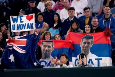 NEVIĐENA FEŠTA U MELBURNU! Srpski navijači PROSLAVILI Novakovu pobedu na SPEKTAKULARAN način! (VIDEO)