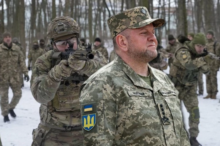 NAGRADA ILI KAZNA? Zalužni otpušten iz vojne službe, poznato čime će se baviti bivši šef ukrajinske vojske