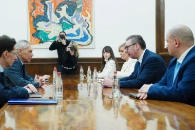 ZAHVALIO SE JOŠ JEDNOM RUSIJI!  Aleksandar Vučić ugostio ambasadora Ruske Federacije Aleksandra Bocan-Harčenka! (FOTO)