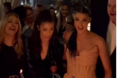 SONJA DANILOVIĆ POSTALA PUNOLETNA: Torta, svećiće i Partizanove PESME! (VIDEO)