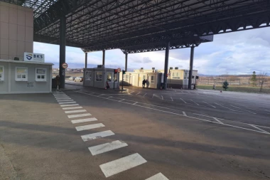 "KURTIJEV TEROR NA KOSMETU POSTAO NEIZDRŽIV" Raseljeni Srbi sa KiM najavljuju tročasovne blokade na Merdaru