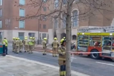 EKSPLOZIJE U LONDONU! Iz zgrade suda kulja gust dim, građani BEŽE U PANICI (VIDEO)