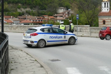 BAČENA KLETVA NA MINISTARKU! Muškarac se pojavio iznenada ispred ministarstva, pa je počeo da je vređa i kune (VIDEO)