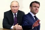 ŽELI U RING SA PUTINOM? Nove fotografije Emanuela Makrona kao ROKI BALBOE šokirale svet! Šta ovo radi predsednik Francuske? (FOTO)