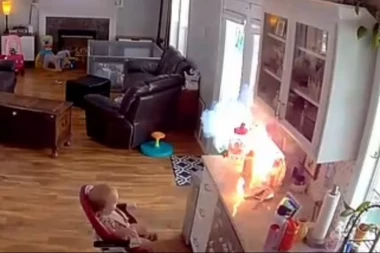 HOROR SNIMAK! Eksplodirao VEJP pored bebe: Majka je spasila dete iz plamena u poslednjem trenutku! (VIDEO)