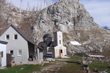 POPADALA KANDILA I IKONE: U zemljotresu u Crnoj Gori oštećen manastir Somina