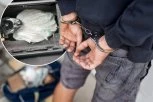 HAPŠENJE U SREMSKOJ MITROVICI: Policija zaplenila kokain, marihuanu i falsifikovane dokumente!