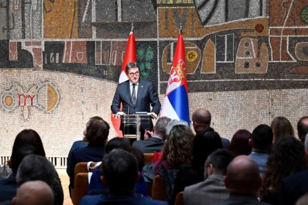 BROJ NELEGALNIH PRELAZAKA GRANICE SE SMENJIO ZA TREĆINU! Ministar Gašić naglasio da je zaustavljena migratorska ruta (FOTO)