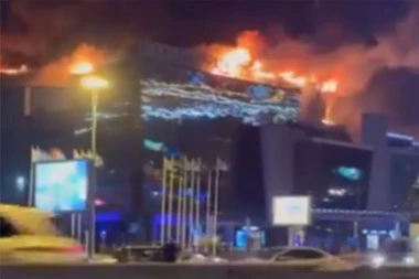 CELA ZGRADA U PLAMENU! Pucnjava i eksplozija u poznatoj koncertnoj dvorani u Moskvi! Više desetina mrtvih i ranjenih, TROJICA NAPRAVILA POKOLJ! (VIDEO)
