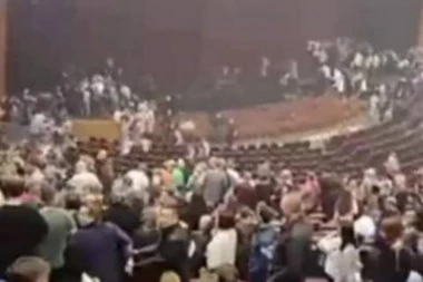 "ISPUZALI SMO I SPASILI SE"! Očevidac krvavog koncerta u Moskvi: "Panika, ljudi su plakali i dozivali porodicu - LIFTOVI SU PRESTALI DA RADE"! (VIDEO)