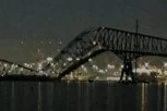 SRUŠIO SE KAO DA JE IGRAČKA, SAMO SE ČULA VRISKA! Pao most u gradu, spasioci još tragaju za nestalima! Dramatične slike s lica mesta (VIDEO)