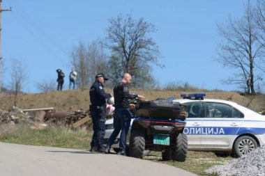 DA LI SE NASTAVLJA KOPANJE?! Policajci sa lopatama i ostalim oruđem krenuli ka mestu gde je nestala Danka Ilić