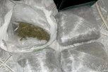 UHAPŠEN MUŠKARAC (33) U SREMSKOJ MITROVICI: Policija kod njega pronašla skoro 4 kilograma droge! (FOTO)