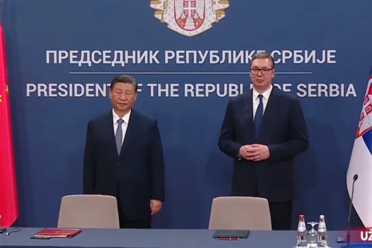 OGROMNA JE STVAR DA PREDSEDNIK KINE DOĐE DVA PUTA ZA 8 GODINA U OVAKO MALU ZEMLJU! Predsednik Vučić se obraća nakon potpisivanja sporazuma!