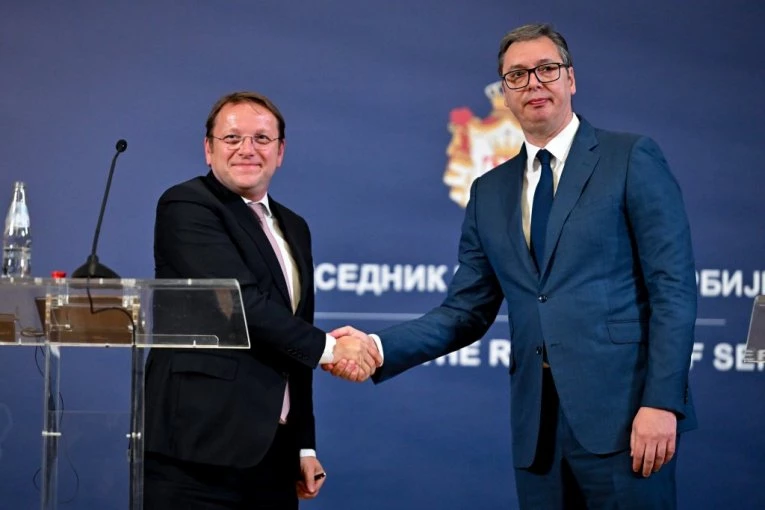 "OVO JE VEOMA VAŽAN PERIOD ZA NAS..."! Predsednik Vučić se zahvalio Varheljiju na poseti i unapređenju pozicije Srbije! (FOTO)