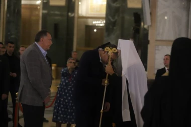"NEKA VAS BOG BLAGOSLOVI" Evo šta je patrijarh Porfirije Vučiću poručio pred put u Njujork! (VIDEO)