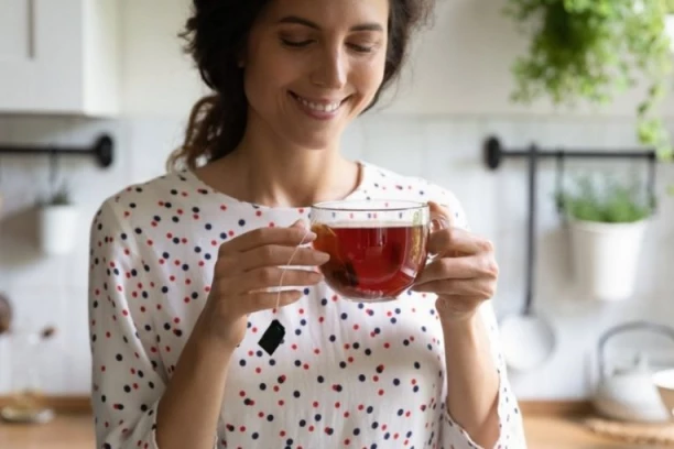UBRZAVAJU METABOLIZAM I ČISTE CREVA: Doktorka preporučuje dva čaja koja tope salo kao od šale