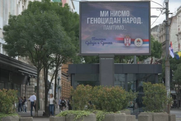 "MI NISMO GENOCIDAN NAROD. PAMTIMO!" U Beogradu se pojavili bilbordi sa jasnom porukom (FOTO)