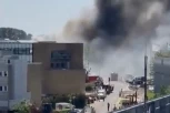GORI POZNATA FARMACEUTSKA KOMPANIJA! Zgrada u plamenu, naređena HITNA evakuacija, ljudi beže! JEZIV PRIZOR (VIDEO)