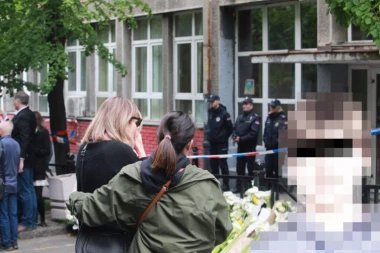 METAK JOJ PROŠAO KROZ MOBILNI TELEFON! ADRIANA KRENULA DA POZOVE OCA A ONDA JE DEČAK UBICA UPUCAO? Jezivi detalji sa suđenja roditeljima dečaka-ubice