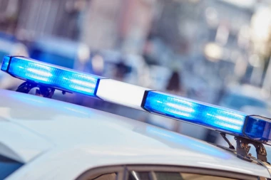 PONOVO KRENULO! Evakuisana škola na Novom Beogradu zbog dojave o bombi!