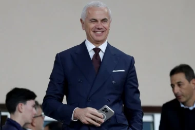 AU, KAKVO POJAČANJE ZVEZDE! Baš ono što joj treba!