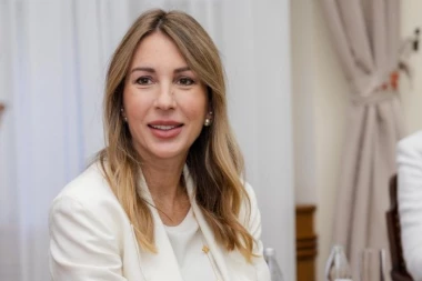 DUBRAVKA ĐEDOVIĆ HANDANOVIĆ OBJAVILA PRVU SLIKU ĆERKE! Ministarka se oglasila iz porodilišta: "Dočekala sam najlepši trenutak u životu!" (FOTO)