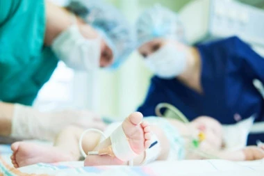 HOROR: BEBA UMRLA TOKOM POROĐAJA U STANU! Uhapšena babica!