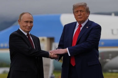 TRAMP "GURNUO PRST U OKO" EU: "Voleo bih da Putin bude prisutan na ovom VAŽNOM DOGAĐAJU"