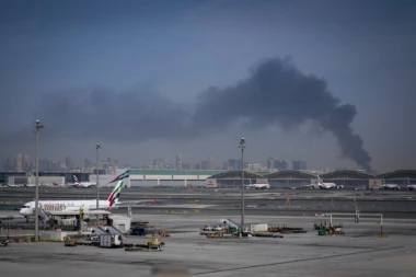 POGOĐEN AERODROM U DUBAIJU! Gust dim širi se gradom, društvene mreže preplavljene snimcima (VIDEO)