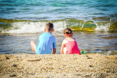 RODITELJI, SLIKE DECE S MORA NE KAČITE NA INTERNET